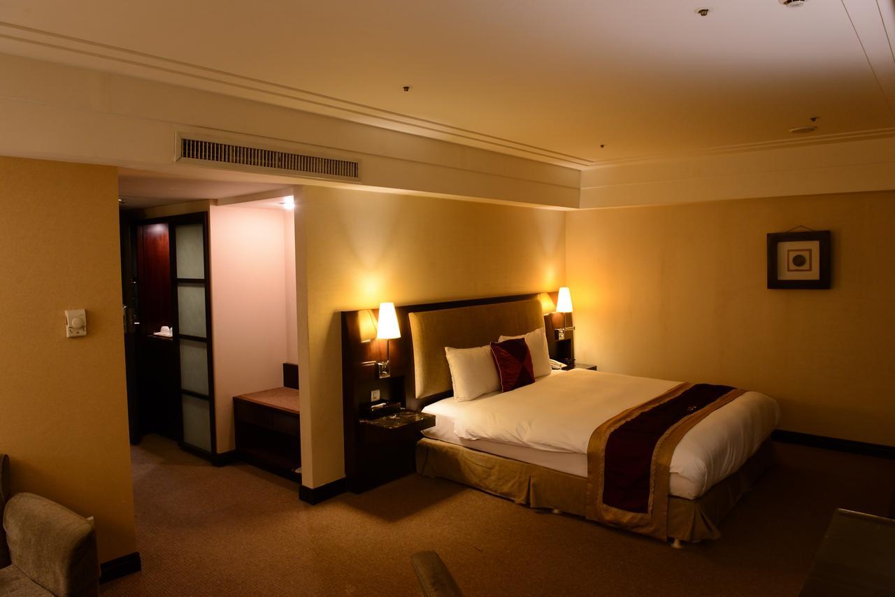 Nisus Hotel Taipei Exterior photo